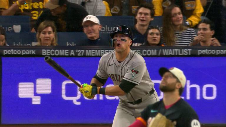 Los Diamondbacks lograron el triunfo en San Diego para acechar a los Filis por el último wild card de la Liga Nacional.