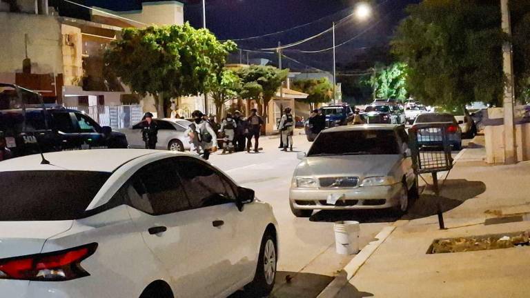 Elementos de seguridad participaron en el operativo que permitió la detención del presunto agresor en Guasave.