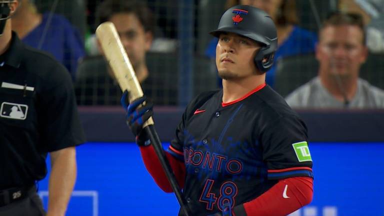 Hit de Luis Urías rompe el empate y guía a Toronto ante San Luis.