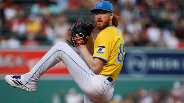 Dustin May firma por un año con Cardenales tras superar lesiones.