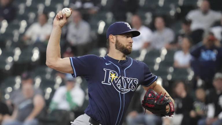 Adrian Houser reforzará la rotación de los Gigantes de San Francisco.