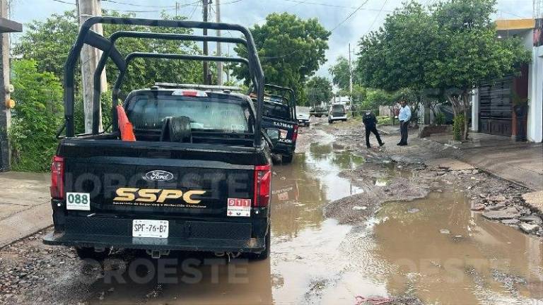 Autoridades resguardan la zona donde Gerardo “N” fue encontrado sin vida en el fraccionamiento Rincón del Parque.