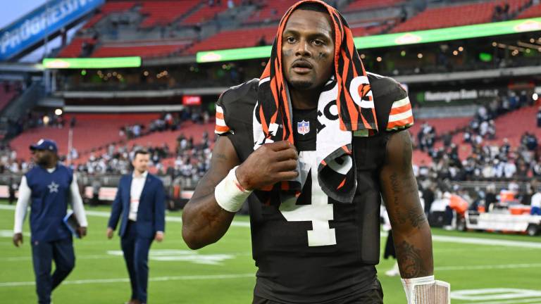 Deshaun Watson le ganó la carrera por la titularidad de los Cleveland Browns a Shedeur Sanders.