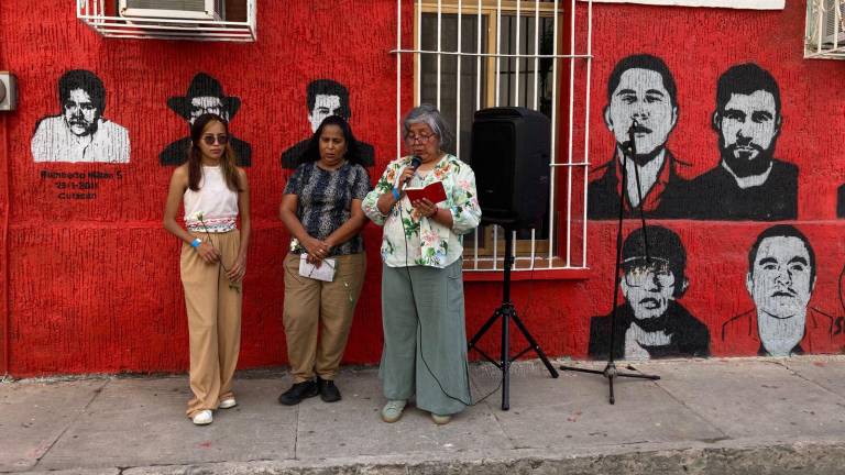 Tejidos Solidarios inauguró en la calle Carnaval, en el Centro Histórico de Mazatlán, un mural que honra a Gregorio Rodríguez y a otros periodistas asesinados en Sinaloa.
