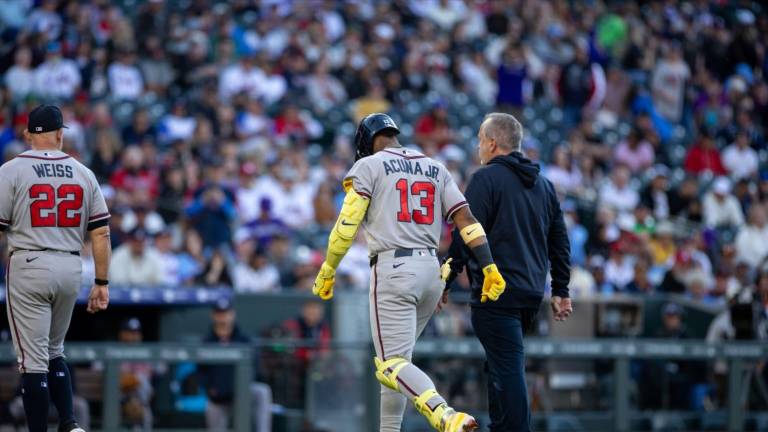 Acuña abandonó el juego del sábado.