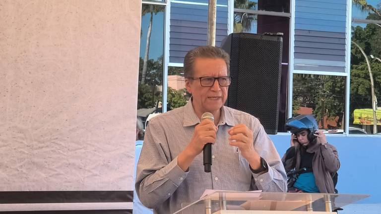 Feliciano Castro Meléndrez, Secretario de Economía del Gobierno de Sinaloa, reporta los avances de las inversiones en Topolobampo.