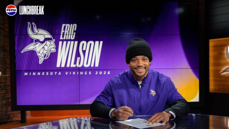 Kyler Murray firma por una temporada.