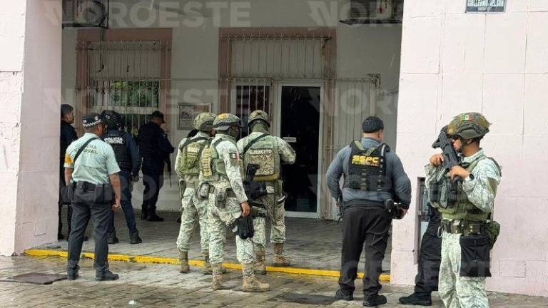 En los portales del Palacio Municipal de Mazatlán abandonaron una cabeza humana.