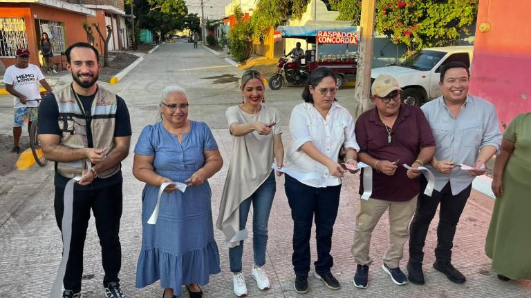 Entrega Ayuntamiento de Mazatlán pavimentación de la calle 5 de Mayo en la colonia Niños Héroes