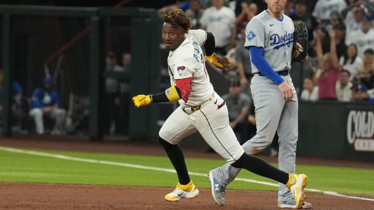 Geraldo Perdomo se vistió de héroe para los Diamondbacks, que siguen en la contienda por uno de los comodines.