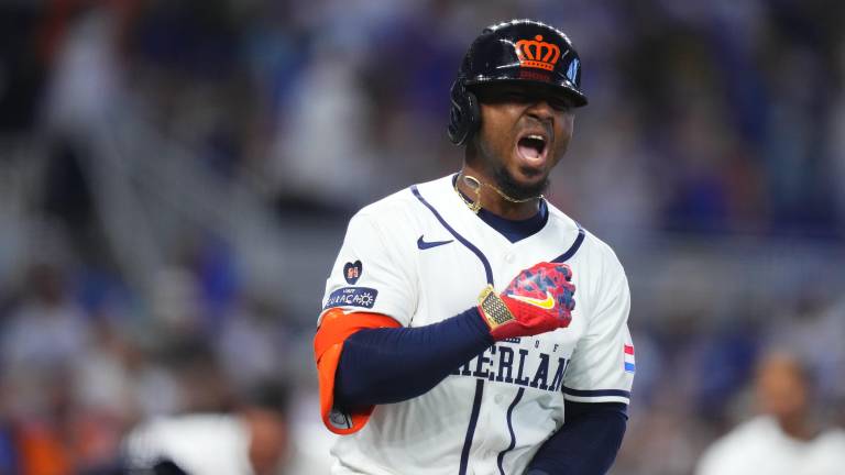 Ozzie Albies da jonrón de oro.