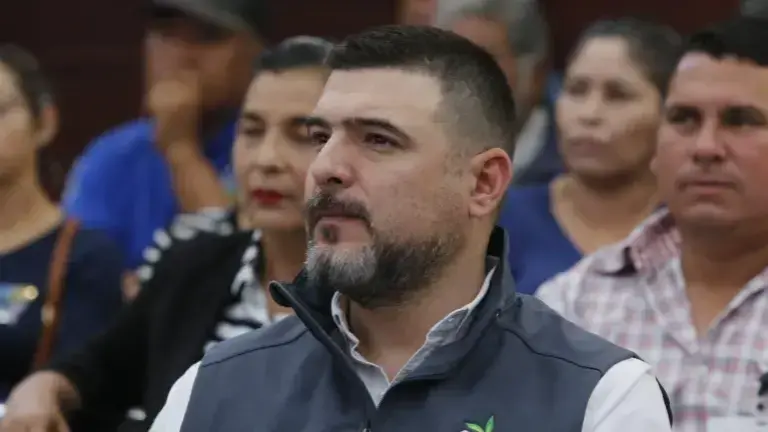 Productores agrícolas actúan ‘por desesperación ante el abandono oficial’: Enrique Riveros