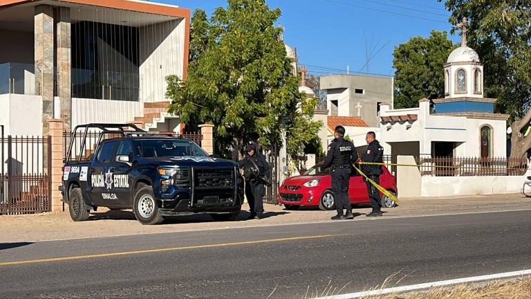 El vehículo presentó impactos de bala.