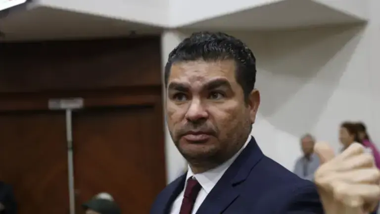 El presidente de la Mesa Directiva, el Diputado Rodolfo Valenzuela Sánchez, emitió la declaratoria de validez del Decreto Número 397.