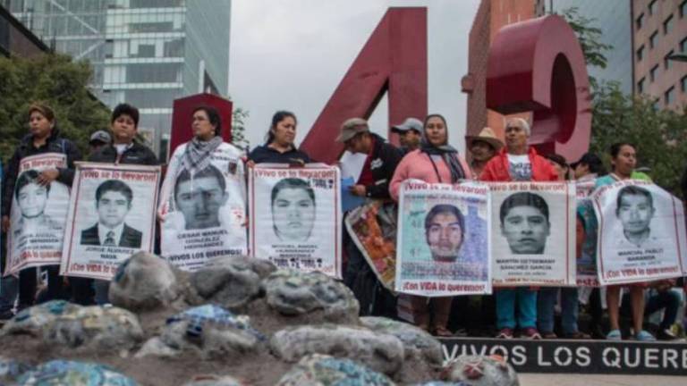 Los inconformes buscan dialogar con el presidente López Obrador sobre los avances de la investigación por los 43 estudiantes en 2014.