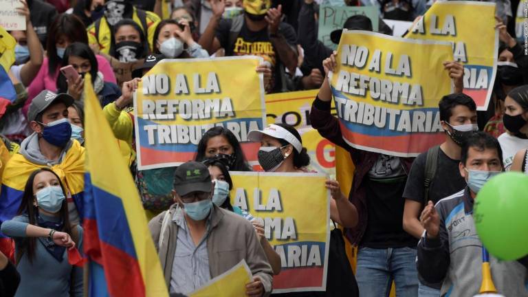 Las manifestaciones en Colombia comenzaron a raíz de una nueva reforma tributaria.