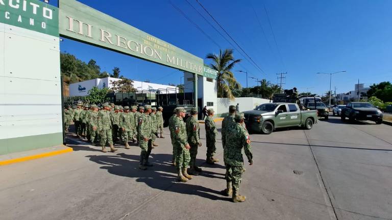 El Gobernador de Sinaloa Rubén Rocha Moya sostiene que no hay menos militares en la entidad.