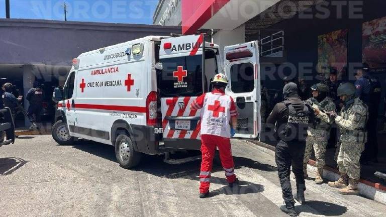 Joven de 19 años fue herido en ataque a balazos en supermercado del sector Humaya en Culiacán.