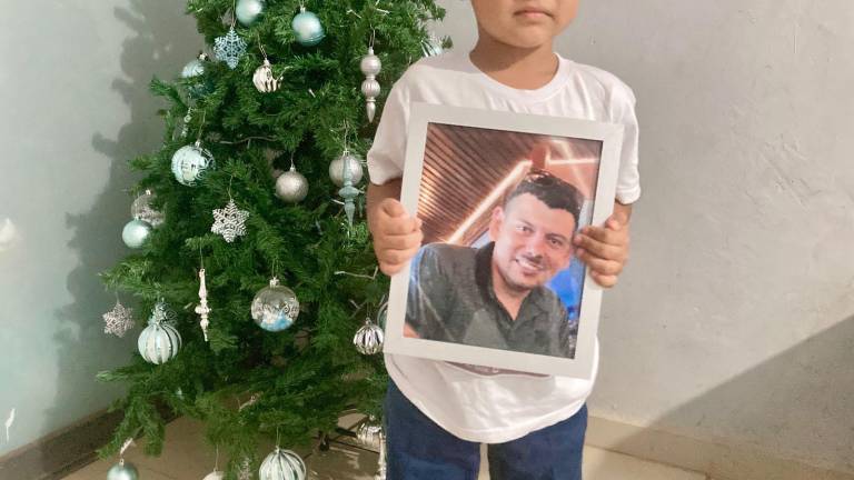 Jesús Antonio, de 4 años, sueña con que los Reyes Magos le devuelvan a su padrino Daniel.
