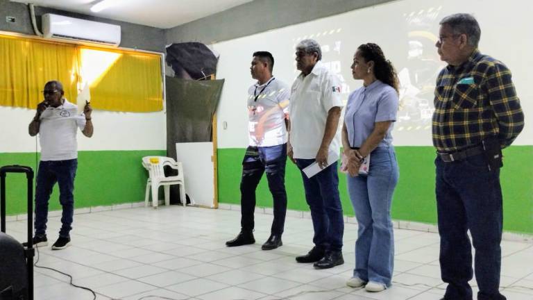 Llevan campaña ‘Cuídate, en casa te esperan’ a Cobaes 42, en Escuinapa