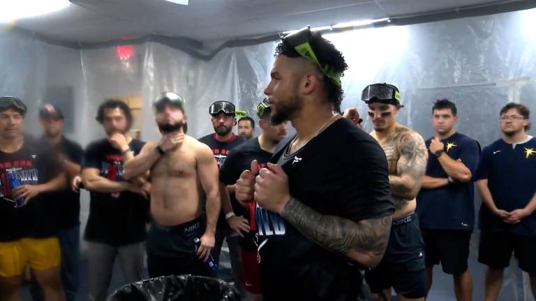 Willson Contreras está en duda para la serie de wild card por los Medias Rojas.