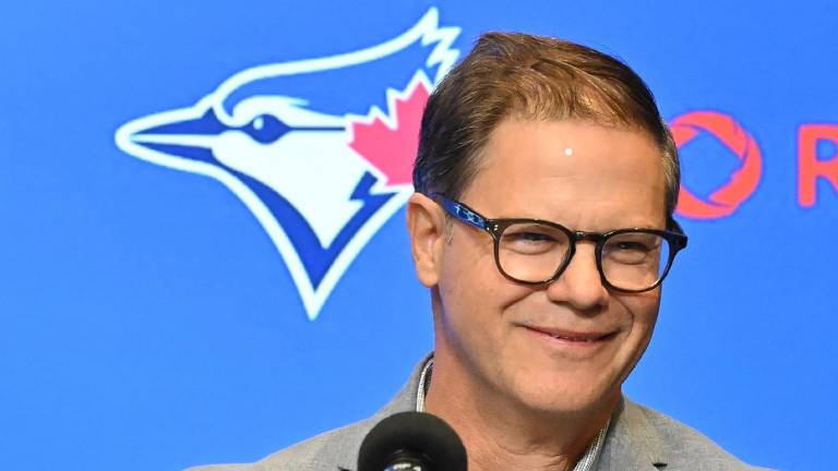 Ross Atkins permanecerá como gerente general de los Azulejos.