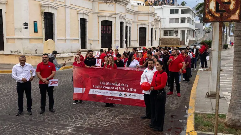 Marcha conmemorativa en Mazatlán del Día Mundial de la Lucha contra el VIH/Sida.