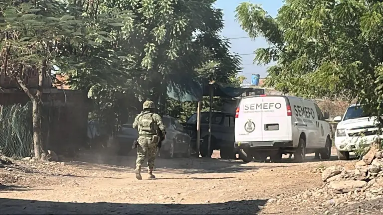 Elementos del Ejercito resguardaron la zona mientras el Semefo hizo el levantamiento del cuerpo.
