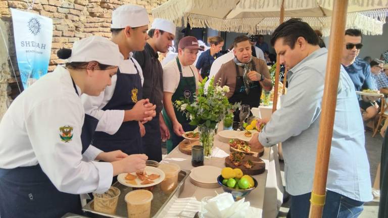 Chefs de Mazatlán se unen en la Kermés Gastronómica ‘Cocinando con Propósito’.