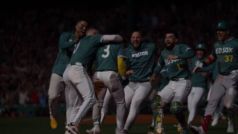 Ceddane Rafaela impulsó con triple la carrera con la que los Medias Rojas ganaron y aseguraron su presencia en la postemporada.