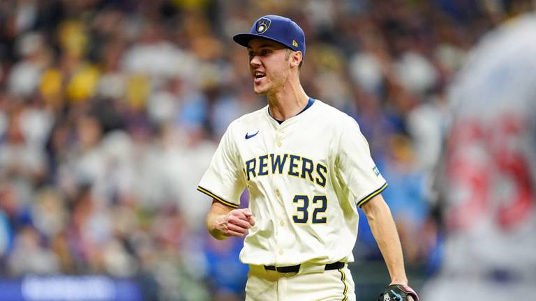 Jacob Misiorowski no para de asombrar en el montículo por los Cerveceros.