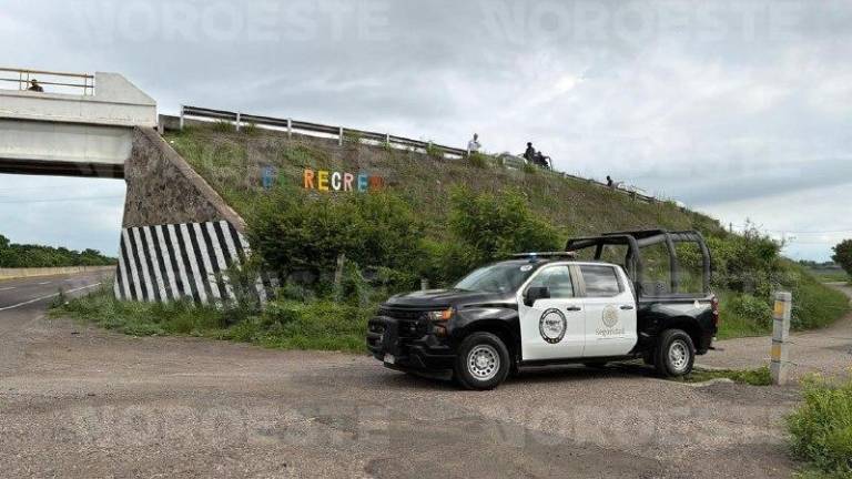 Autoridades acudieron a la zona donde fue localizado sin vida un hombre, en El Recreo.