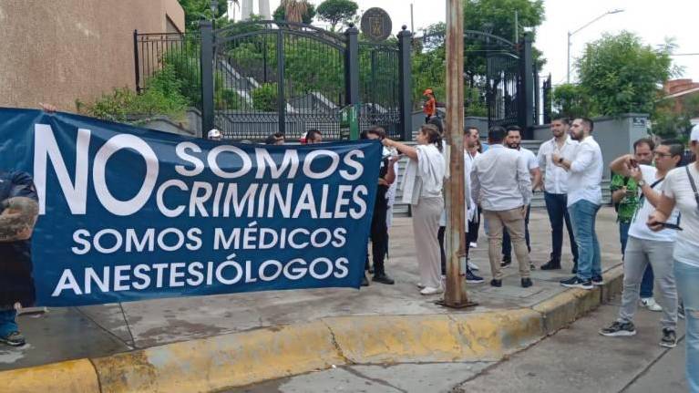 Médicos anestesiólogos de Sinaloa protestar en Culiacán la semana pasada para exigir a las autoridades faciliten el acceseo al fentanilo para uso médico.