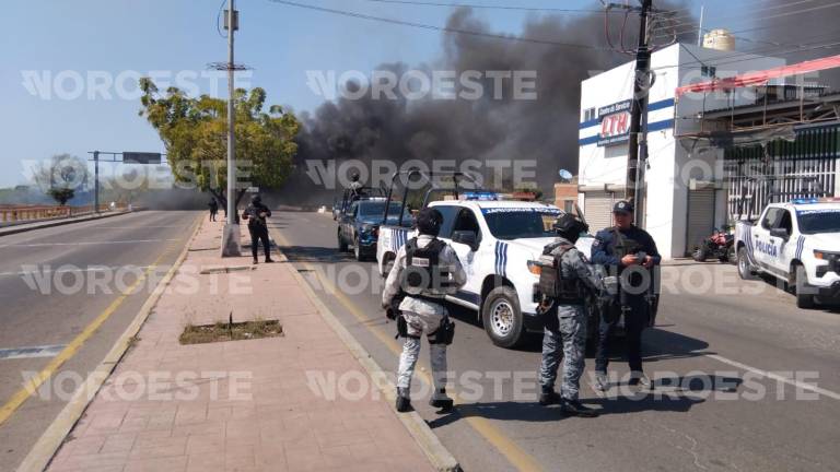 En Villa unión se registraron bloqueos e incendios de vehículos.