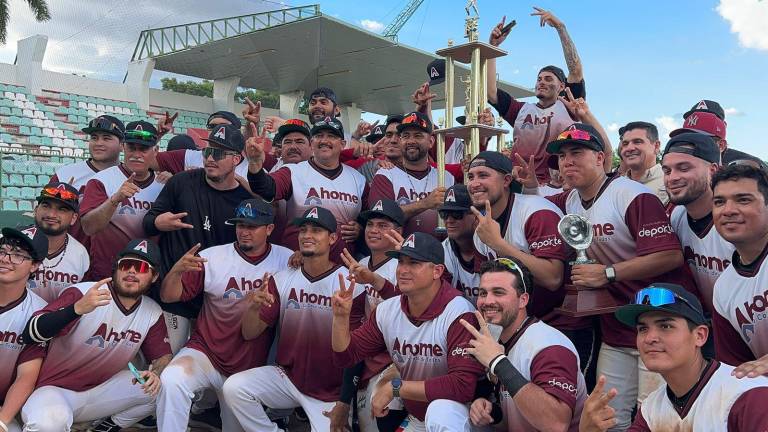 Ahome presume su trofeo de campeón del Estatal de Beisbol de Primera Fuerza 2025.