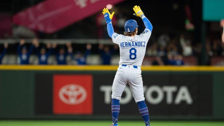 Kike pega doble clave en la novena ante Andrés Muñoz para guiar a Dodgers sobre Seattle
