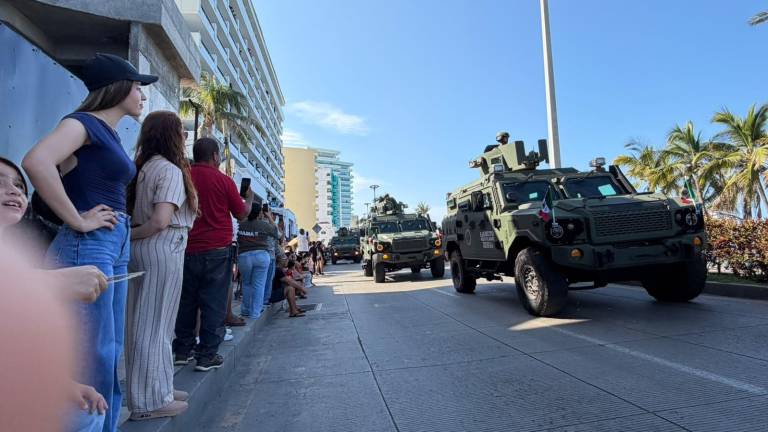 Seguridad y tranquilidad predominan en desfile por la Independencia de México en Mazatlán