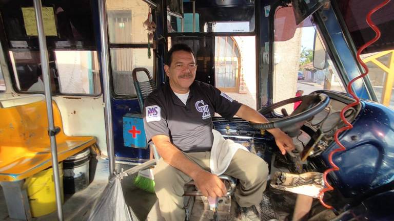 Francisco continúa con la tradición familiar al volante del camión desde 1994.