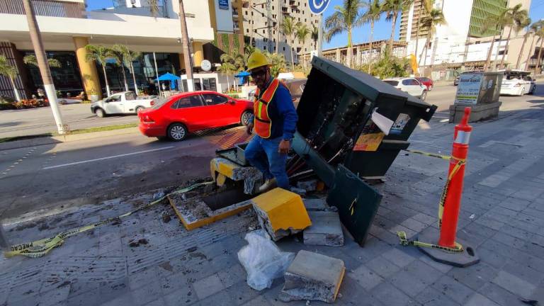 Personal de CFE ya realiza trabajos para reparar los daños en el equipo eléctrico dañado en el incidente.