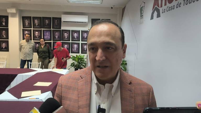 El Alcalde de Ahome Antonio Menéndez anuncia la adquisición de seis camiones vactor para atender problemas de drenaje.