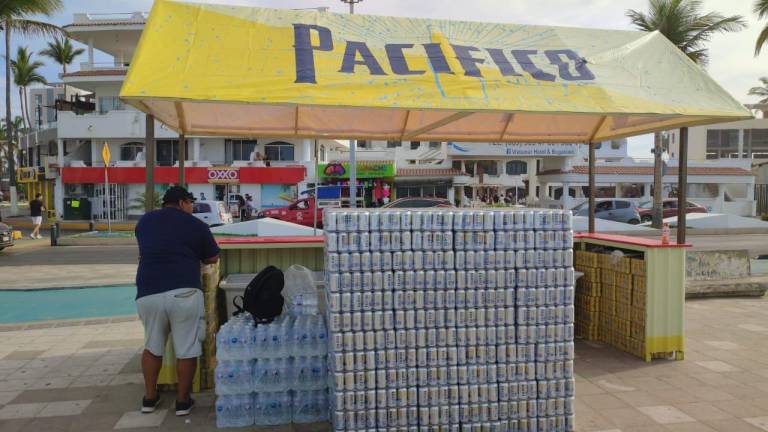 El malecón de Mazatlán se ‘convertirá en cantina’; autorizan 7 barras con venta de cerveza