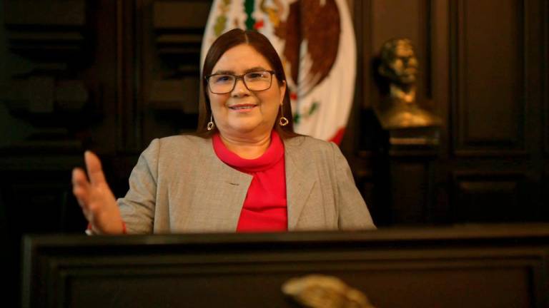 La Senadora sinaloense, Imelda Castro Castro, al emitir su mensaje de Tercer Informe Legislativo.