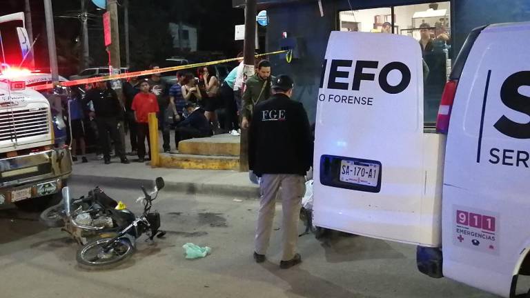 Muere motociclista tras ser arrollado por camión en Culiacán