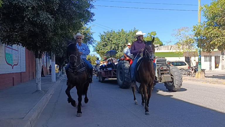 El Ejido de Escuinapa conmemoró su 105 aniversario con una misa y un recorrido por las calles, reafirmando su fuerza y unidad.