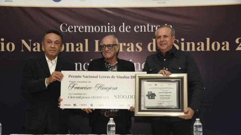 El escritor Francisco Hinojosa recibió este reconocimiento en 2021.