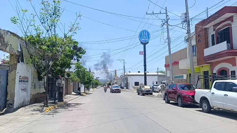 Las calles de Escuinapa se mantienen vacías tras los hechos de violencia y detención ocurridos este jueves.
