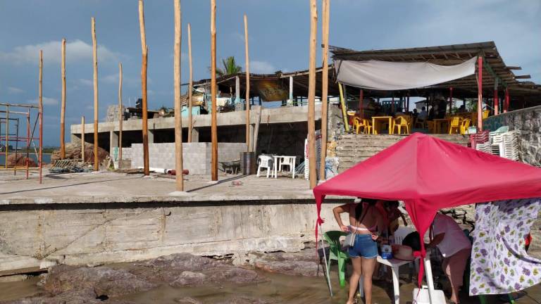 Promete Alcalde de Mazatlán investigar invasión en Playa Cerritos