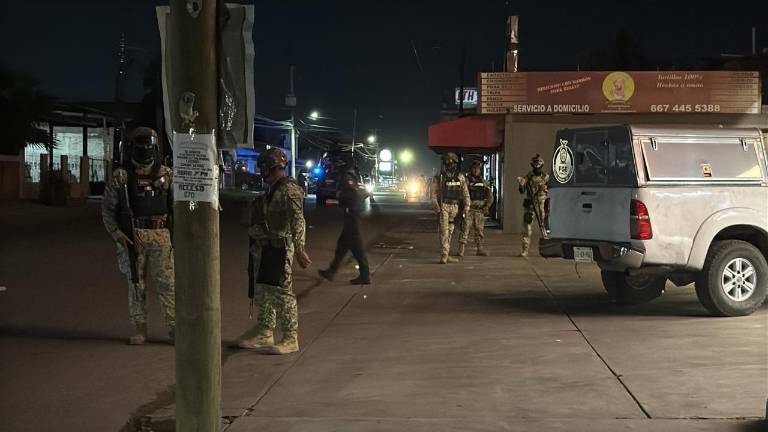 Elementos del Ejército resguardaron la zona donde se localizaron casquillos percutidos y un domicilio con impactos de bala.