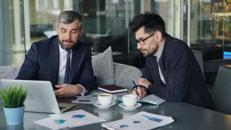 Claves para elegir e implementar una herramienta todo-en-uno de capital humano