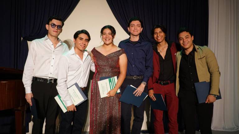 Un recital musical se realizó para celebrar la culminación de estudios de los egresaron de la Escuela de Música del Centro Municipal de Artes.